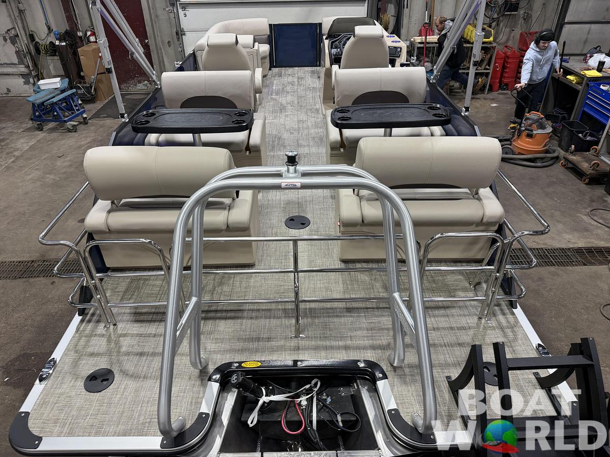 2026 Bentley Pontoons Legacy 220 QSB Swingback 