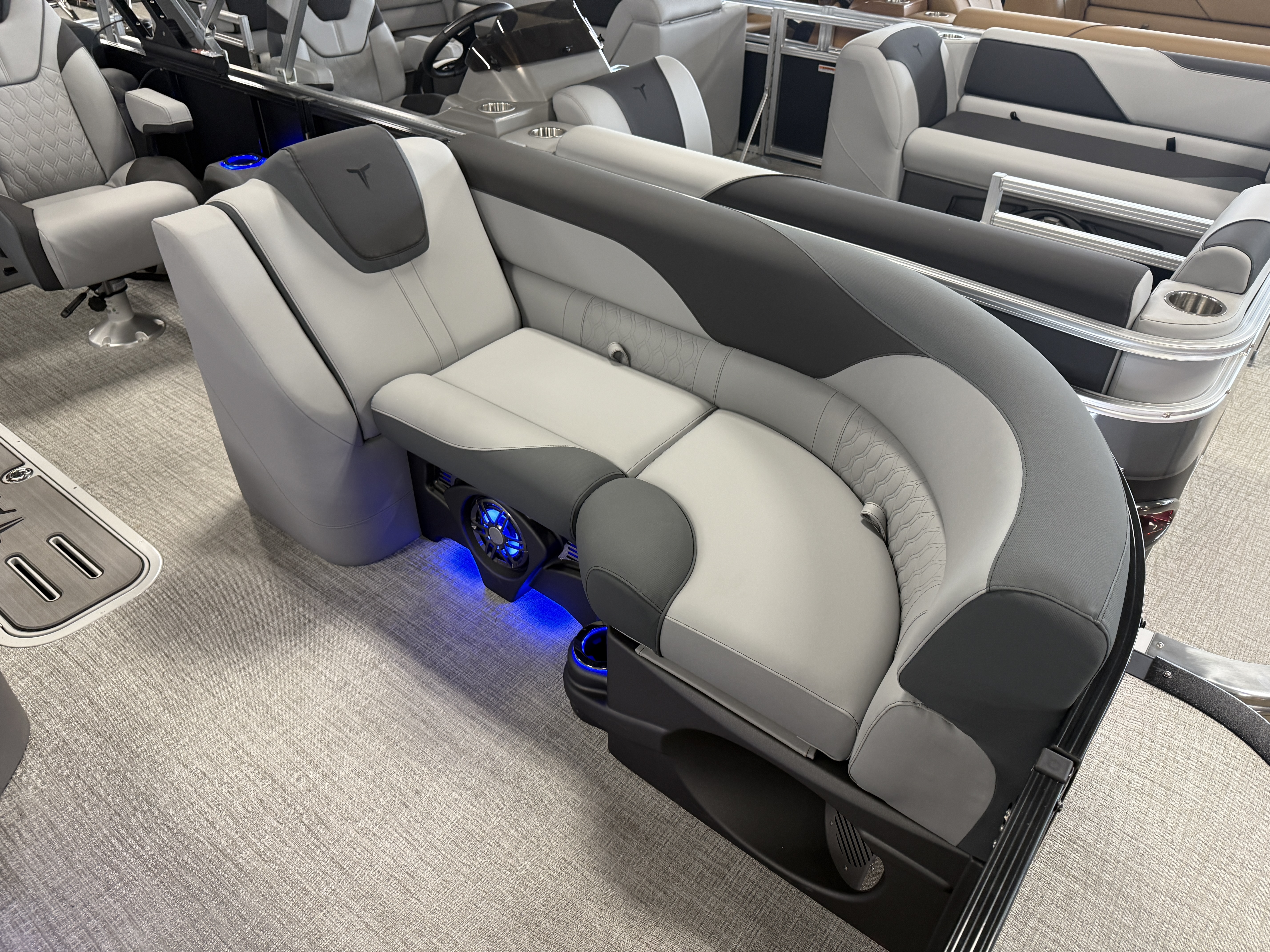 2027 Tahoe LTZ 300HP QLS 2385 Tritoon $71,995