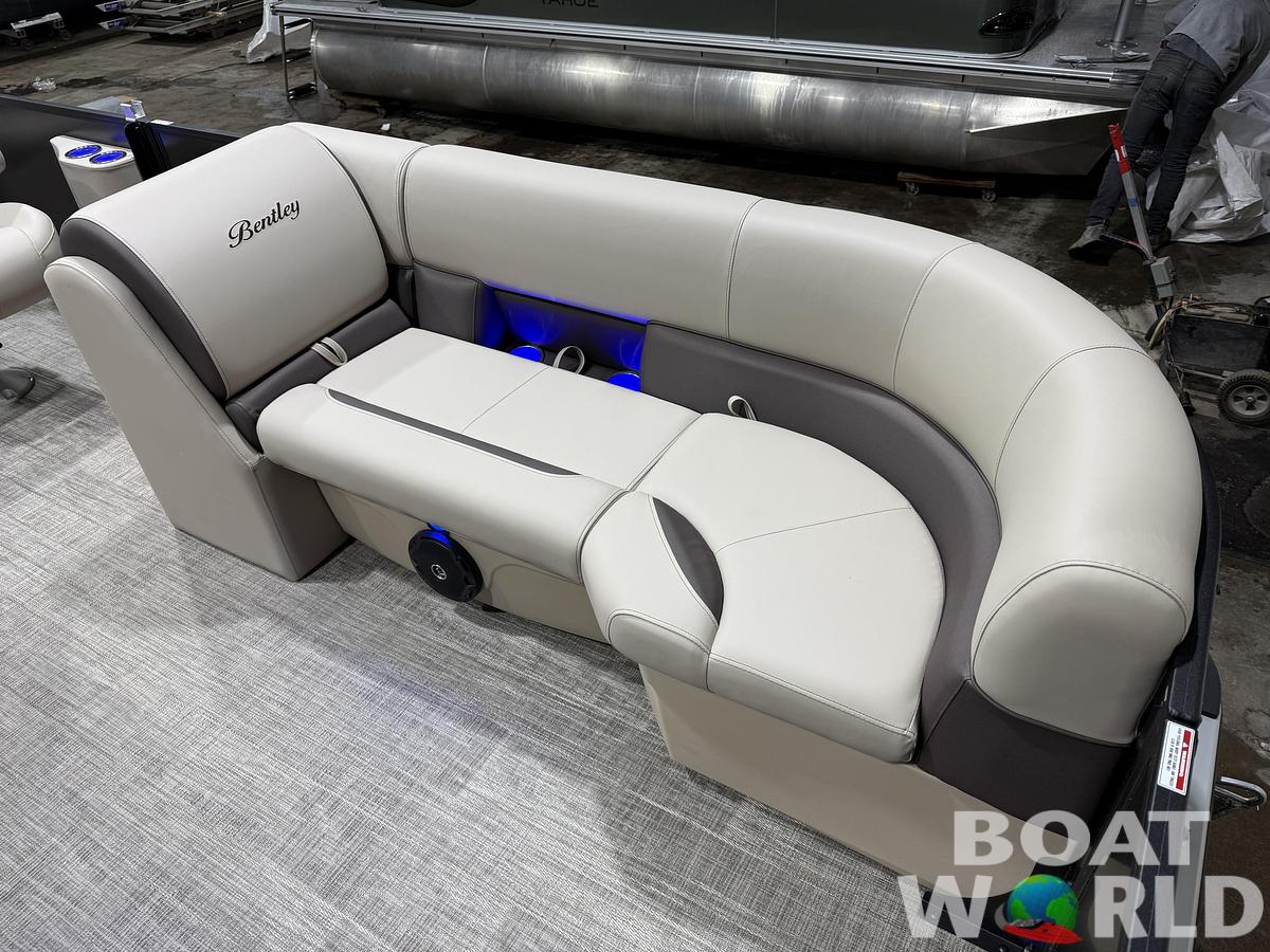 2026 Bentley Pontoons Legacy 220 Swingback 