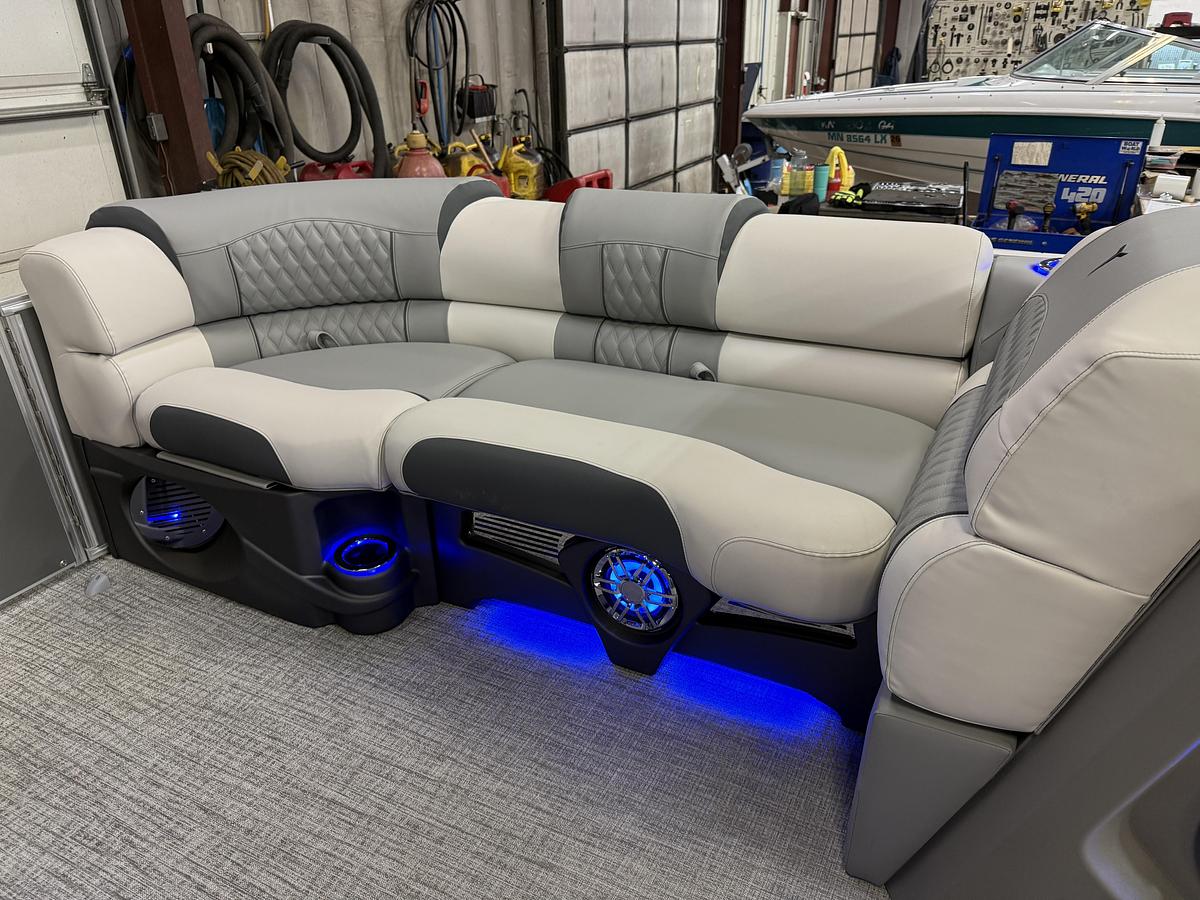 2025 Tahoe Pontoons Cascade 2385 Quad Lounge Tritoon & 225HP 4-Stroke