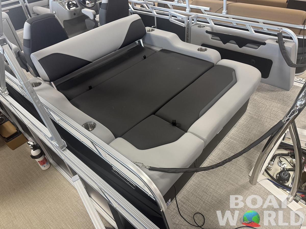 2027 Tahoe Sport VRB 2180 Swingback & 4-Stroke $33995
