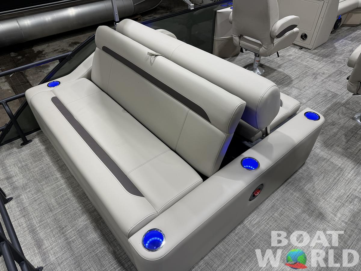 2026 Bentley Pontoons Legacy 220 Swingback