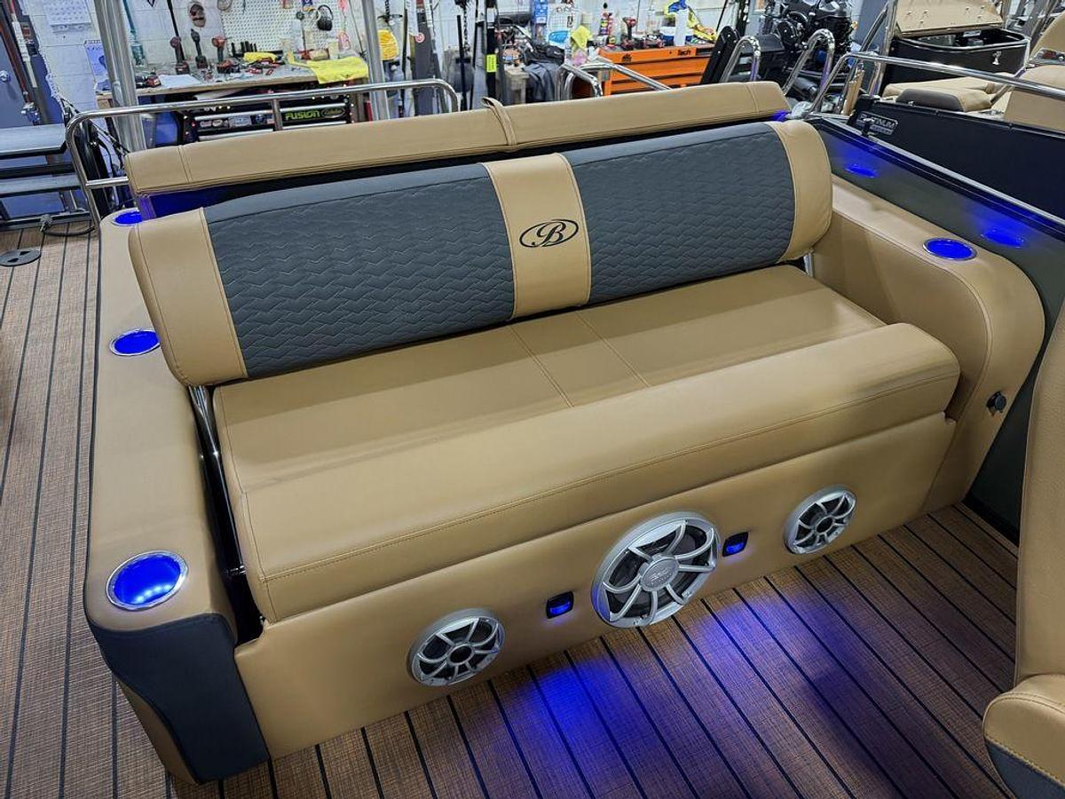 2025 Bentley Pontoons Elite 223 Swingback Tritoon & Honda 4-Stroke EFI