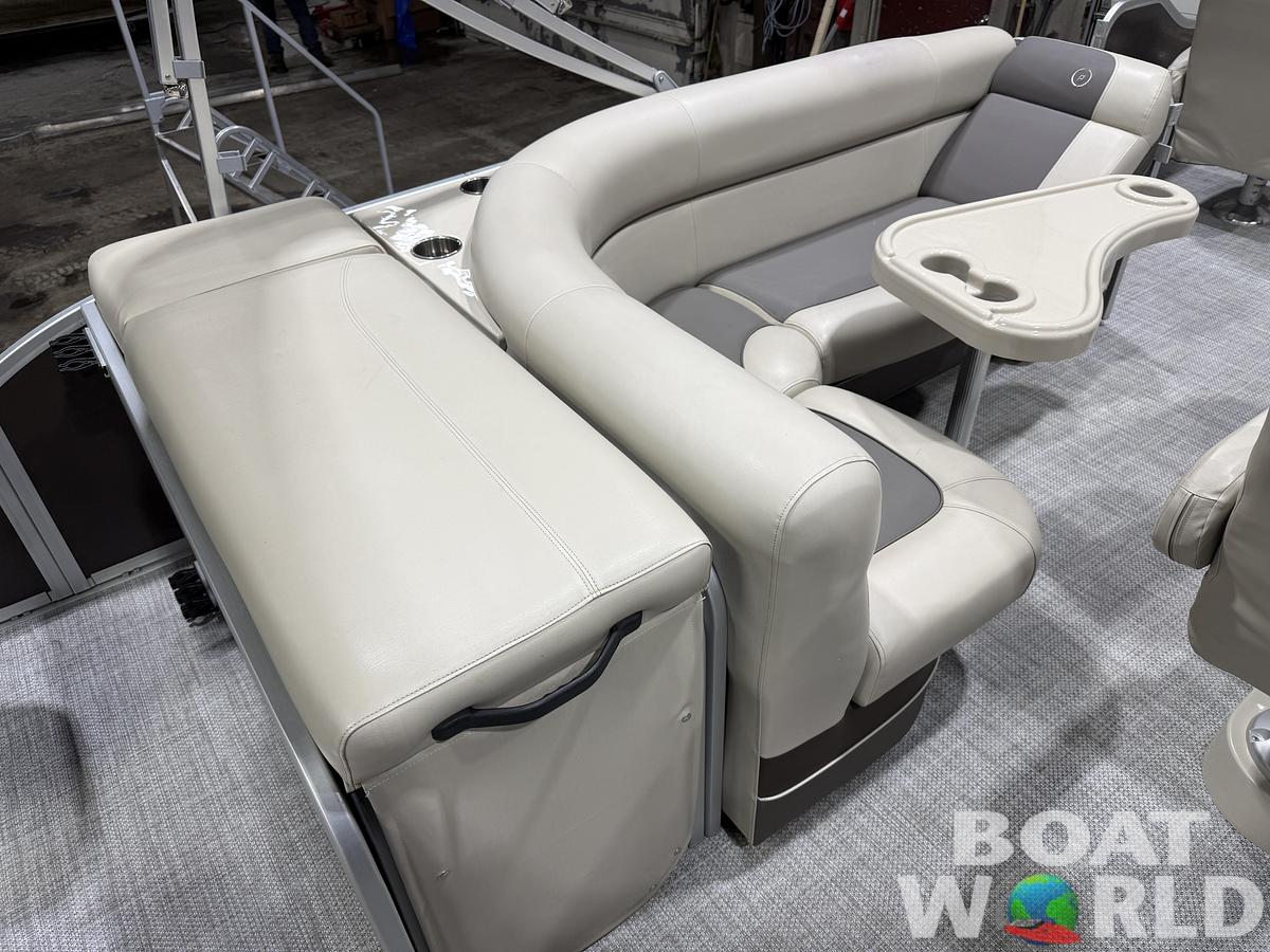 Used 2016 Premier 220 Castaway