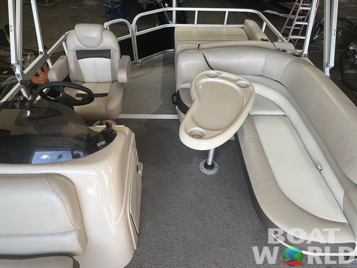 Used 2016 Sun Tracker Party Barge 22 DLX XP3 Tritoon & 150HP Mercury 4Stroke