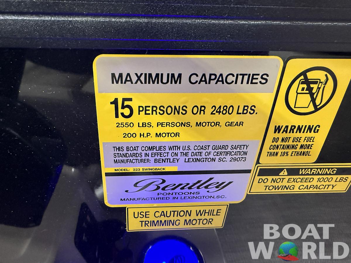 2025 Bentley Pontoons Legacy 223 Swingback Tritoon & Honda 4-Stroke EFI