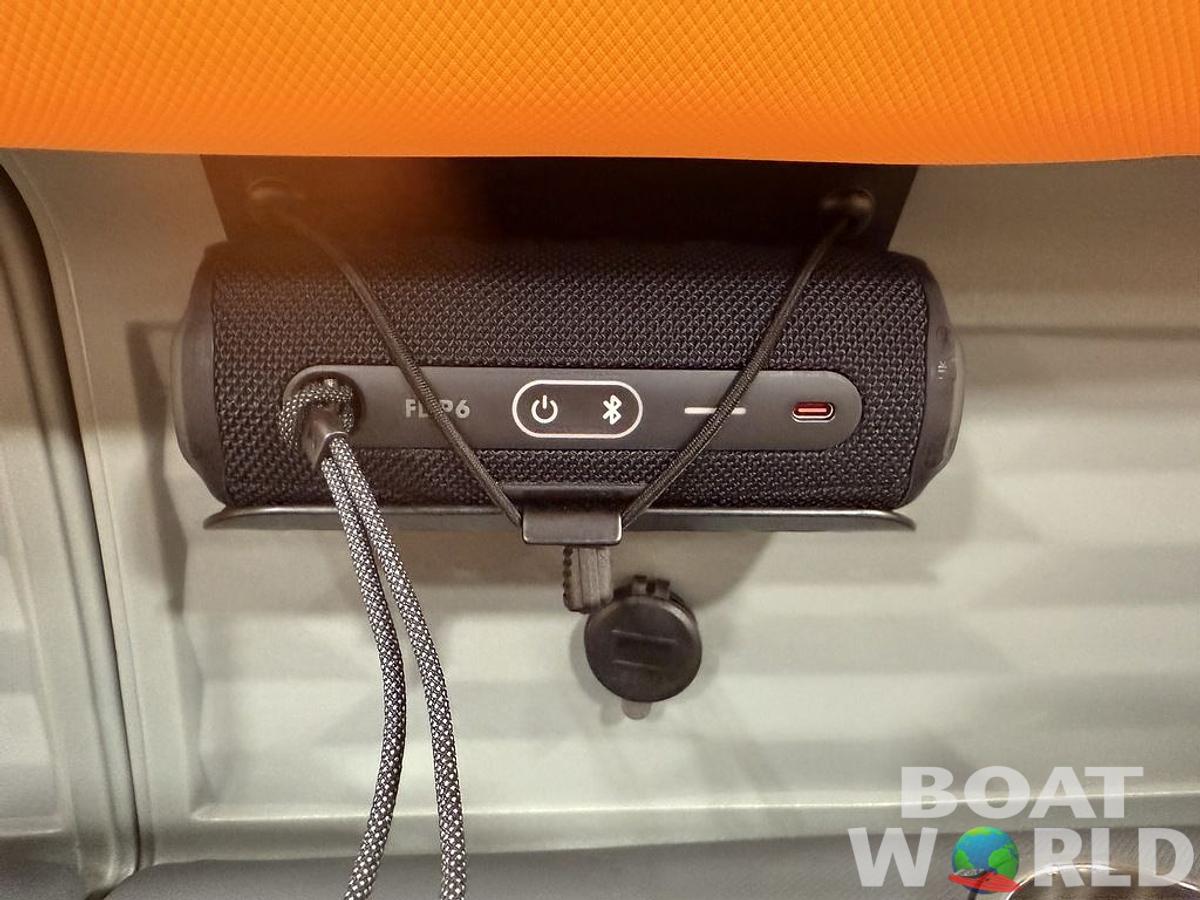 2025 Tahoe Pontoons Aura 2185 Quad Lounge & 90HP 4-Stroke EFI