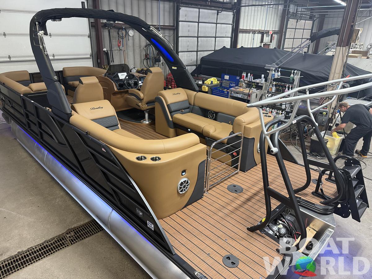 2026 Bentley Pontoons Elite 253 Admiral Quad Lounge Tritoon & 4-Stroke EFI