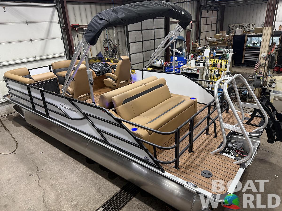 2026 Bentley Pontoons Legacy 220 Swingback