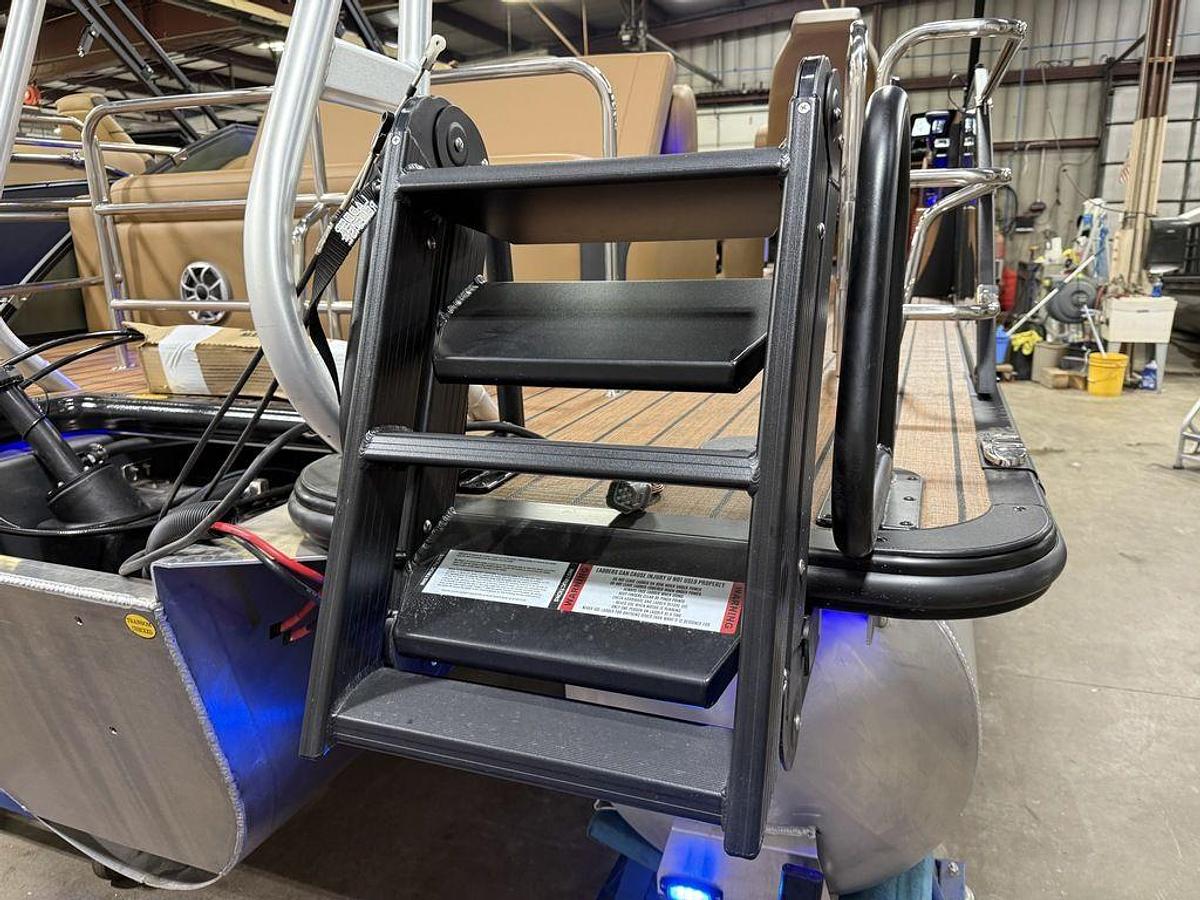 2025 Bentley Pontoons Elite 223 Swingback Tritoon & Honda 4-Stroke EFI