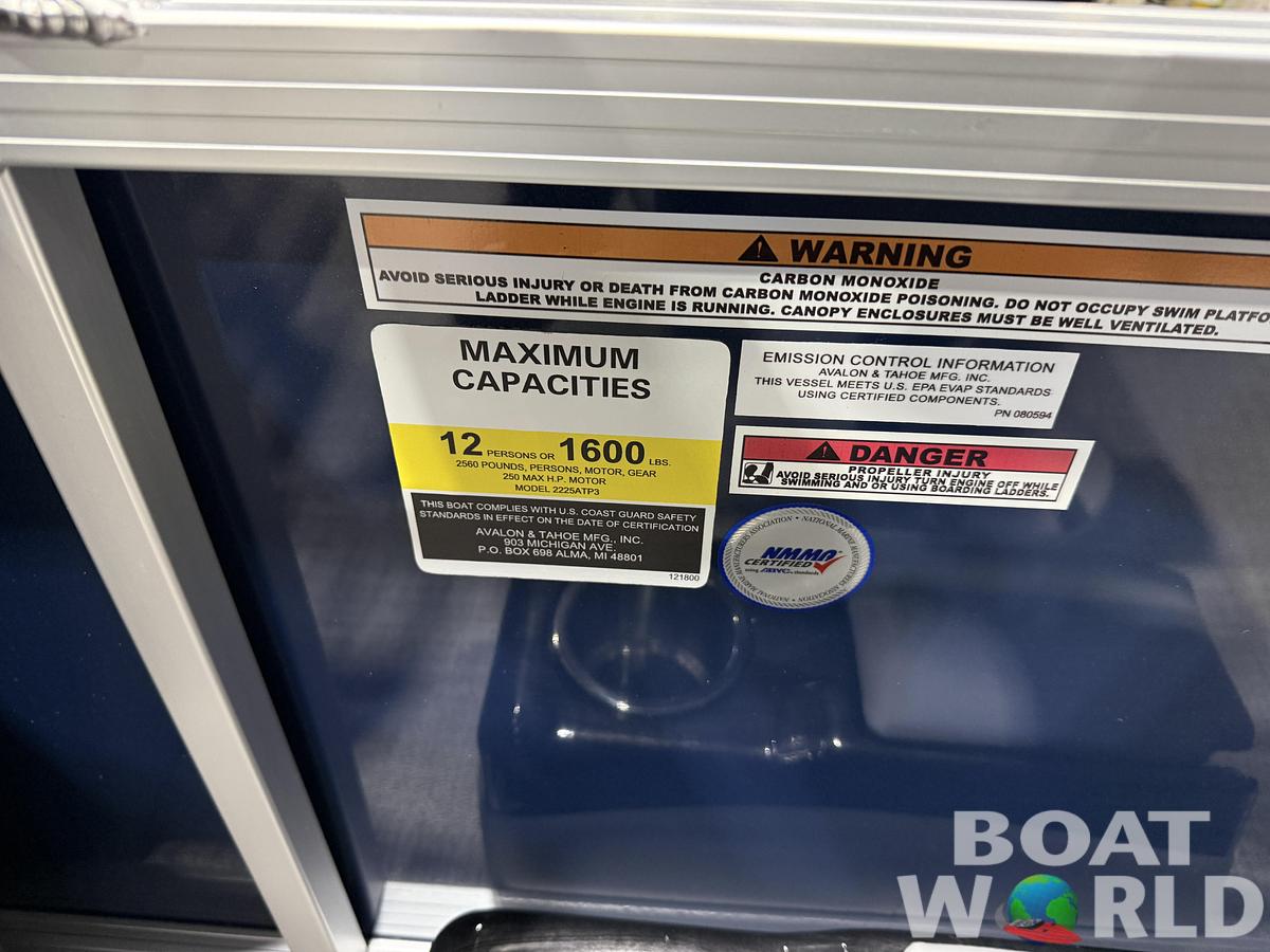 2026 Tahoe Sport 2385 Swingback (VRB) Tritoon 