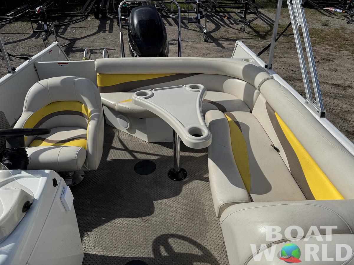 Used 2007 Lowe Suncruiser Tahiti 224 Deck Boat