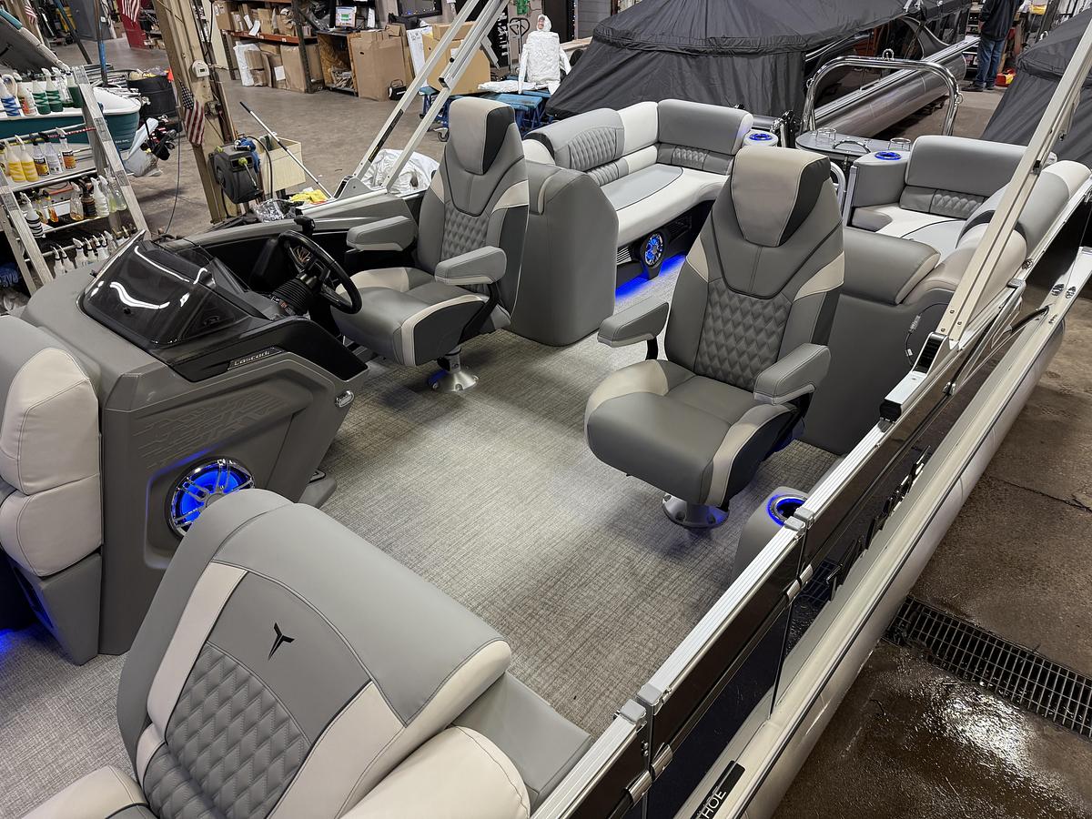 2025 Tahoe Pontoons Cascade 2385 Quad Lounge Tritoon & 225HP 4-Stroke