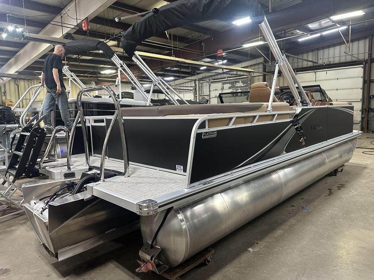 2025 Tahoe Pontoons LTZ 2385 Elite Cruise Windshield Tritoon & Honda 4-Stroke EFI