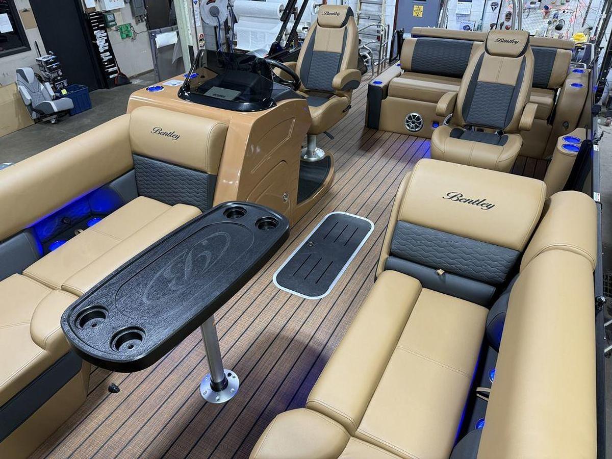 2025 Bentley Pontoons Elite 223 Swingback Tritoon & Honda 4-Stroke EFI