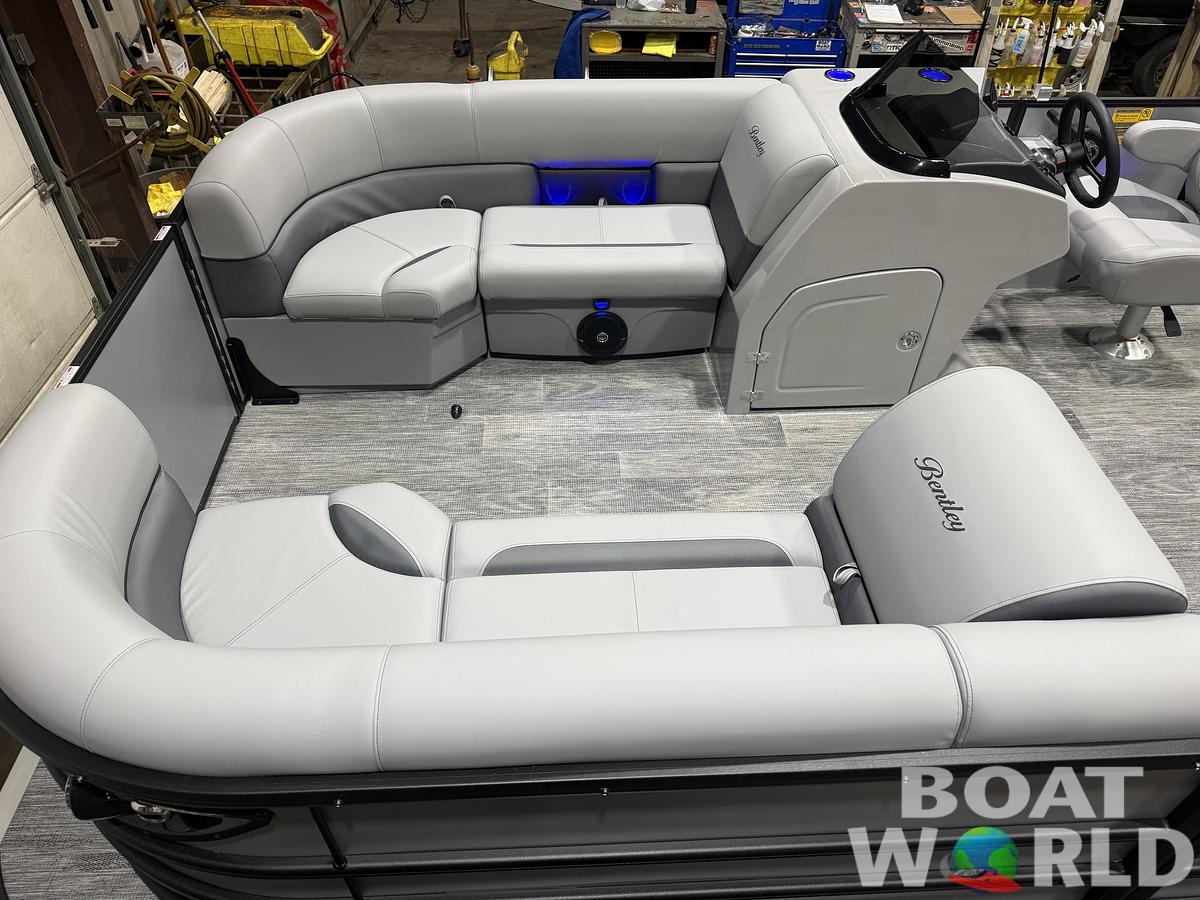 2026 Bentley Pontoons Legacy 220 Swingback 