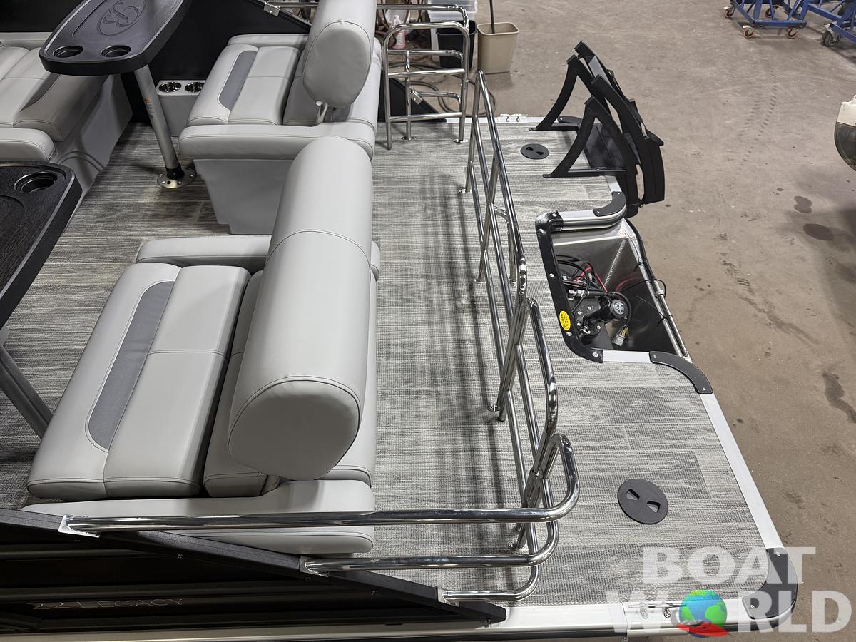 2026 Bentley Pontoons Legacy 220 QSB Swingback & 4-Stroke EFI