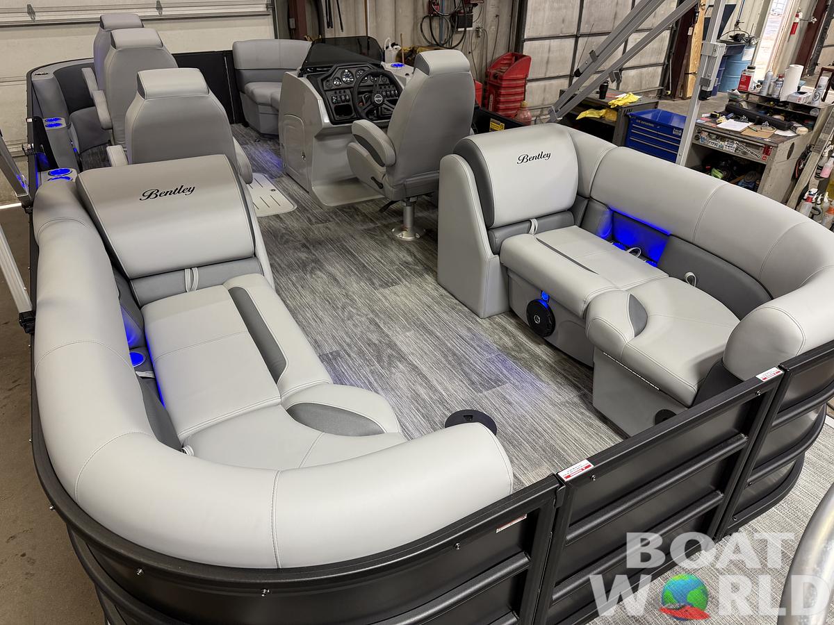 2025 Bentley Pontoons Legacy 223 Navigator Quad Lounge Tritoon & Honda 4-Stroke EFI