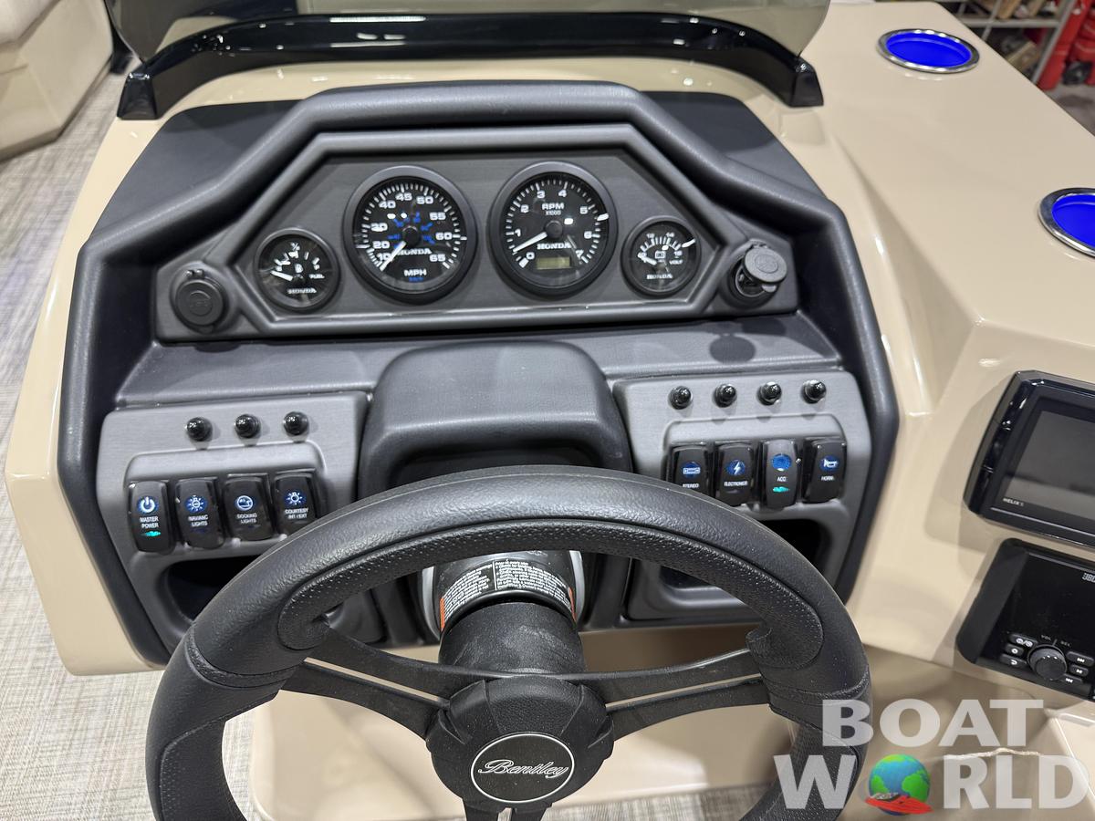 2026 Bentley Pontoons Legacy 220 QSB Swingback 