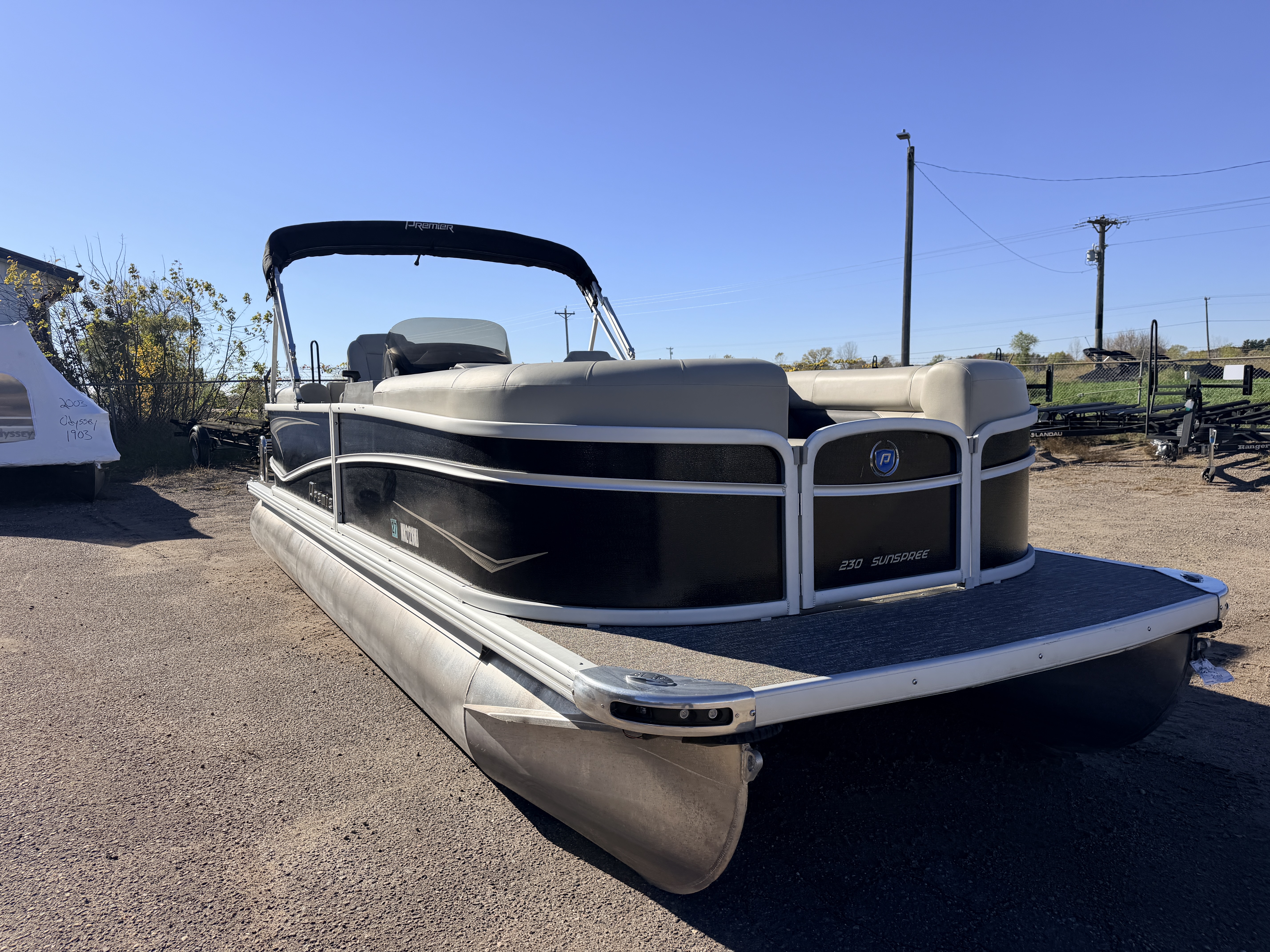 Used 2022 Premier 230 SunSpree RF & 116HP Yamaha 4Stroke -$34,995