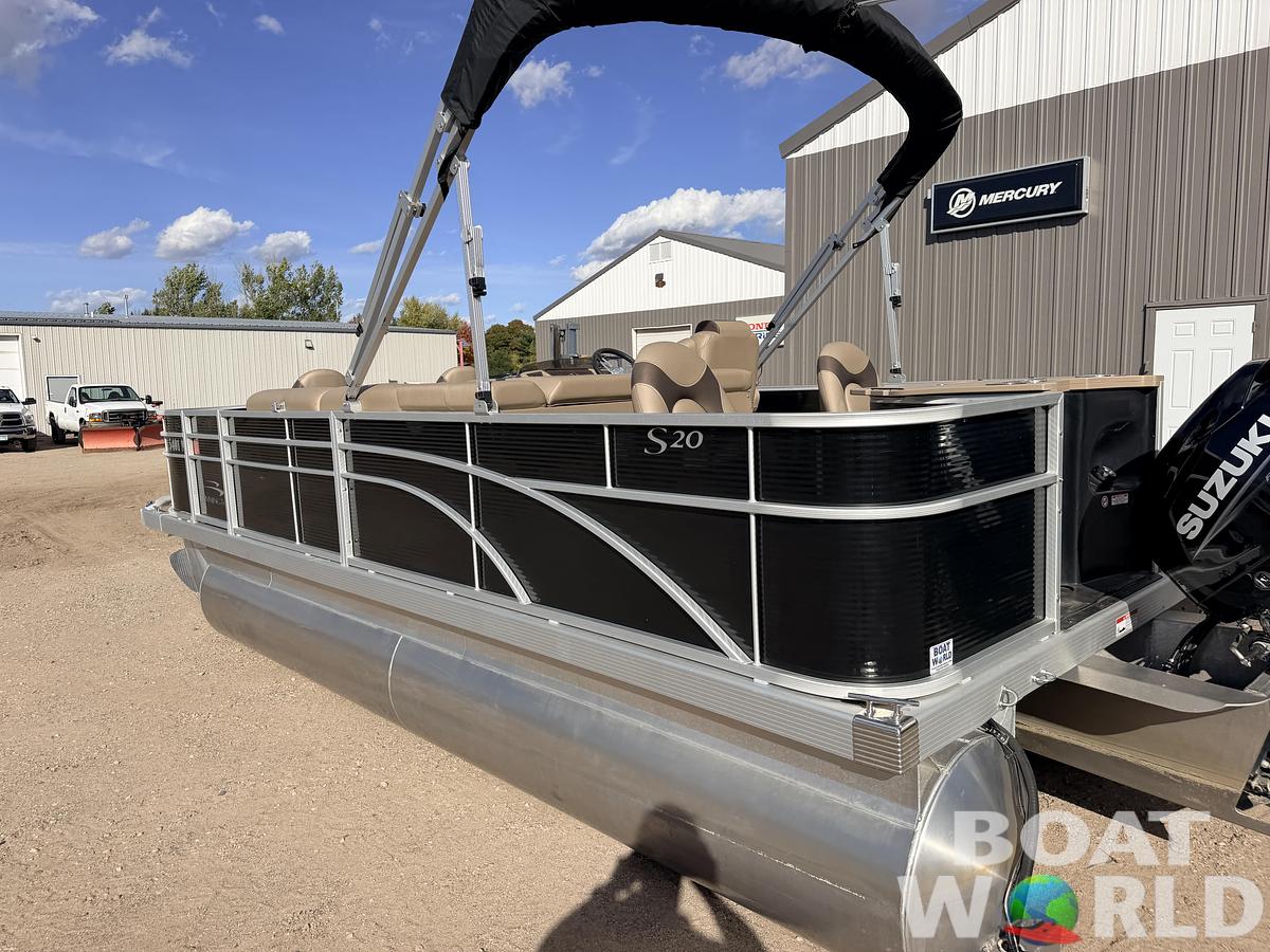 Used 2023 Bennington S20 F & 70HP Suzuki 4Stroke -$27,995