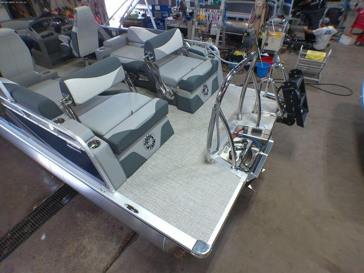 2025 Tahoe Pontoons LTZ 2385 Quad Lounge Shift SS & Honda 4-Stroke EFI