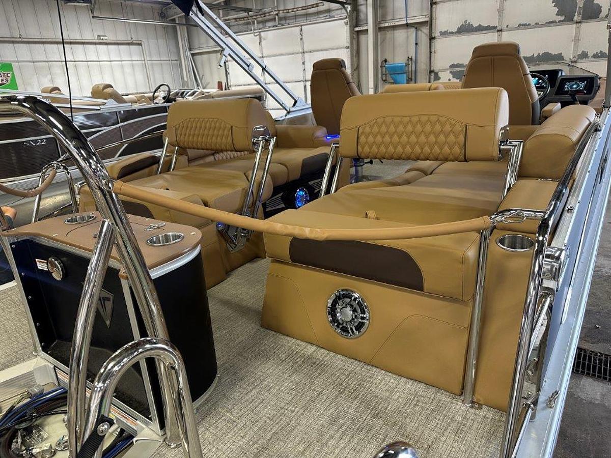 2025 Tahoe Pontoons Cascade 2385 Quad Lounge Shift SS Tritoon & Honda 4-Stroke EFI