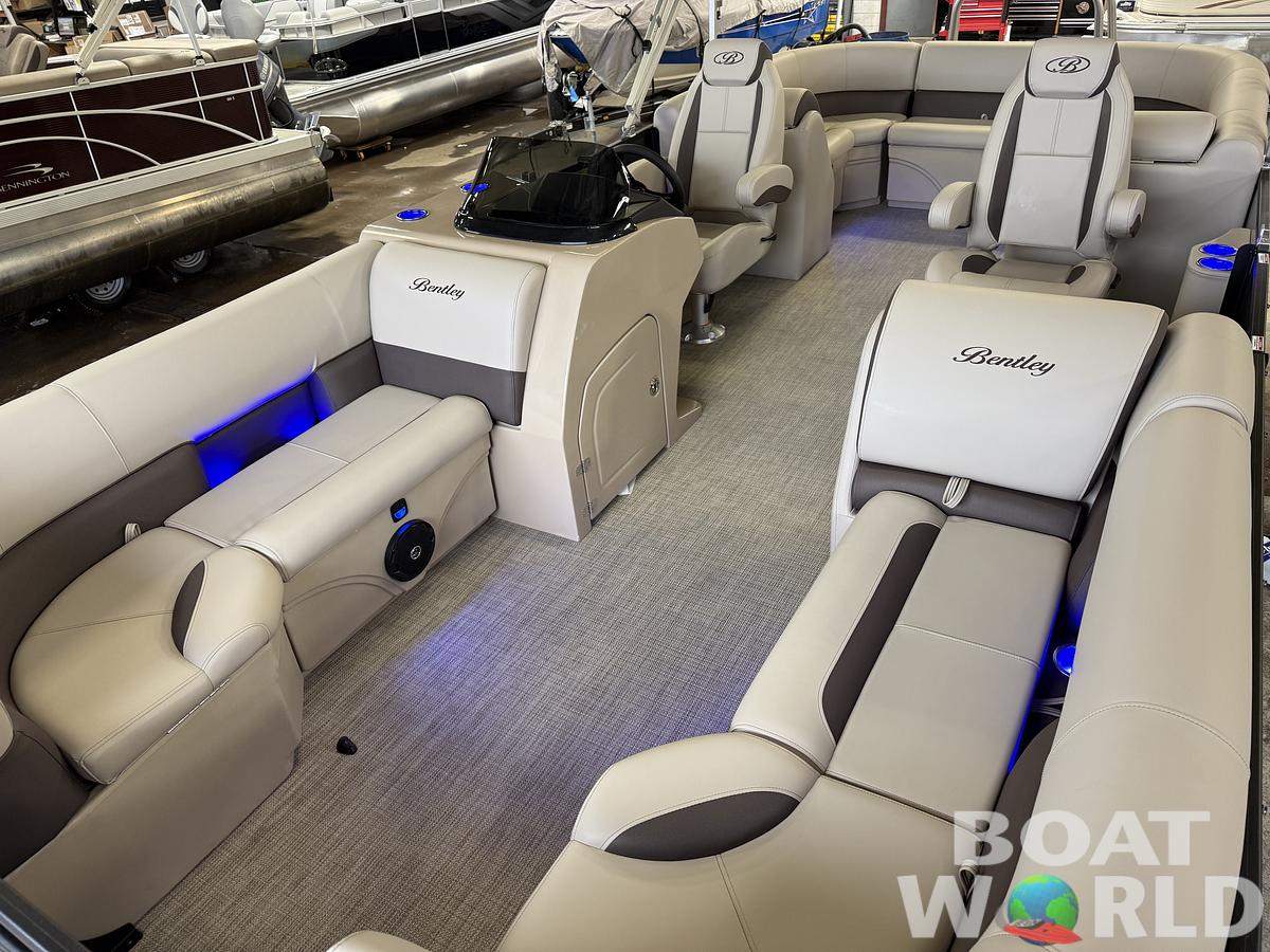2025 Bentley Pontoons Legacy 220 Navigator Quad Lounge & Honda 4-Stroke EFI