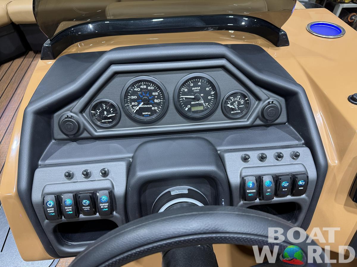 2026 Bentley Legacy 300HP Navigator Quad Lounge Tritoon $67995