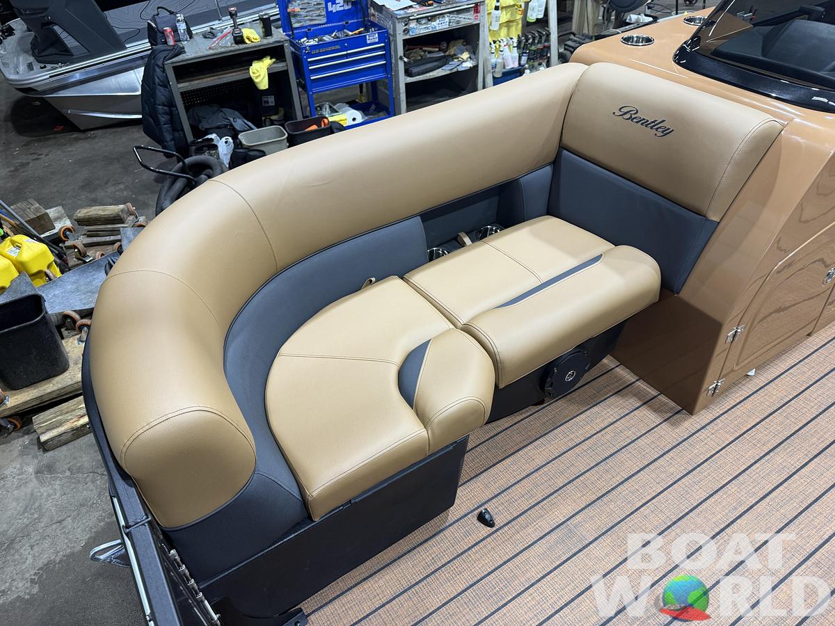 2026 Bentley Legacy 200 Navigator Quad Lounge $34995