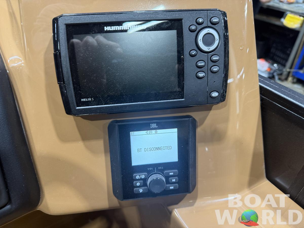 2026 Bentley Pontoons Legacy 220 Navigator Quad Lounge