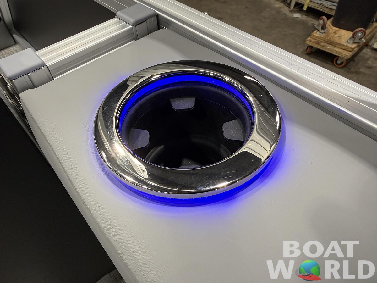 2026 Tahoe Pontoons LTZ 2385 Swingback (VRB) Windshield Tritoon