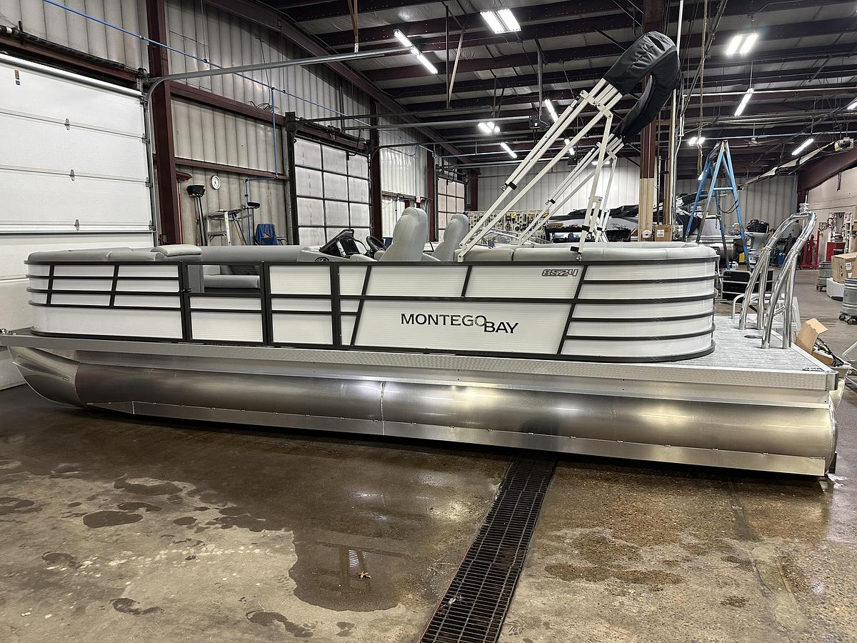 2023 Montego Bay TT8524 Quad Lounge 225HP Honda Tritoon Pontoon