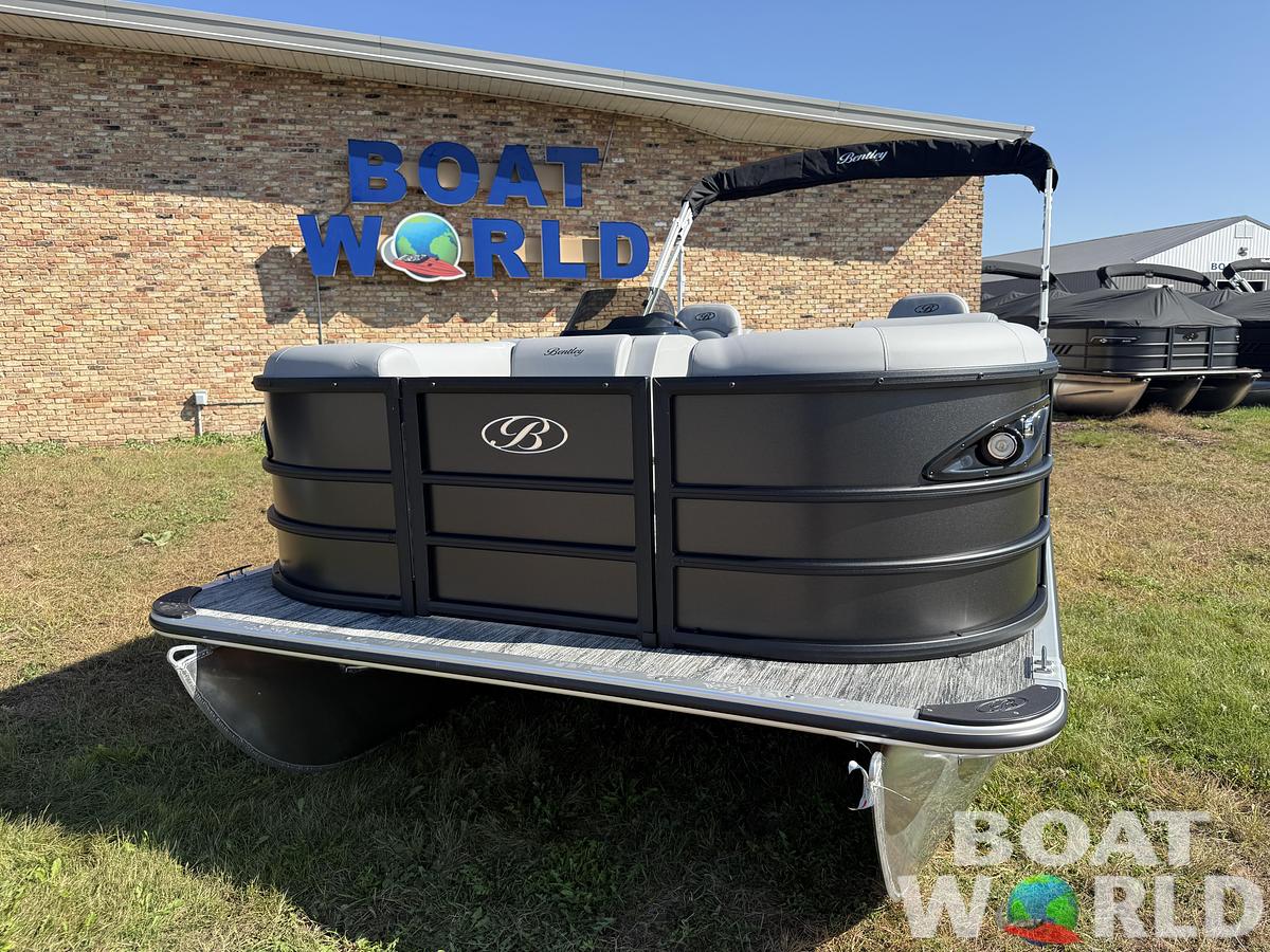 2026 Bentley Pontoons Legacy 220 Navigator Quad Lounge 