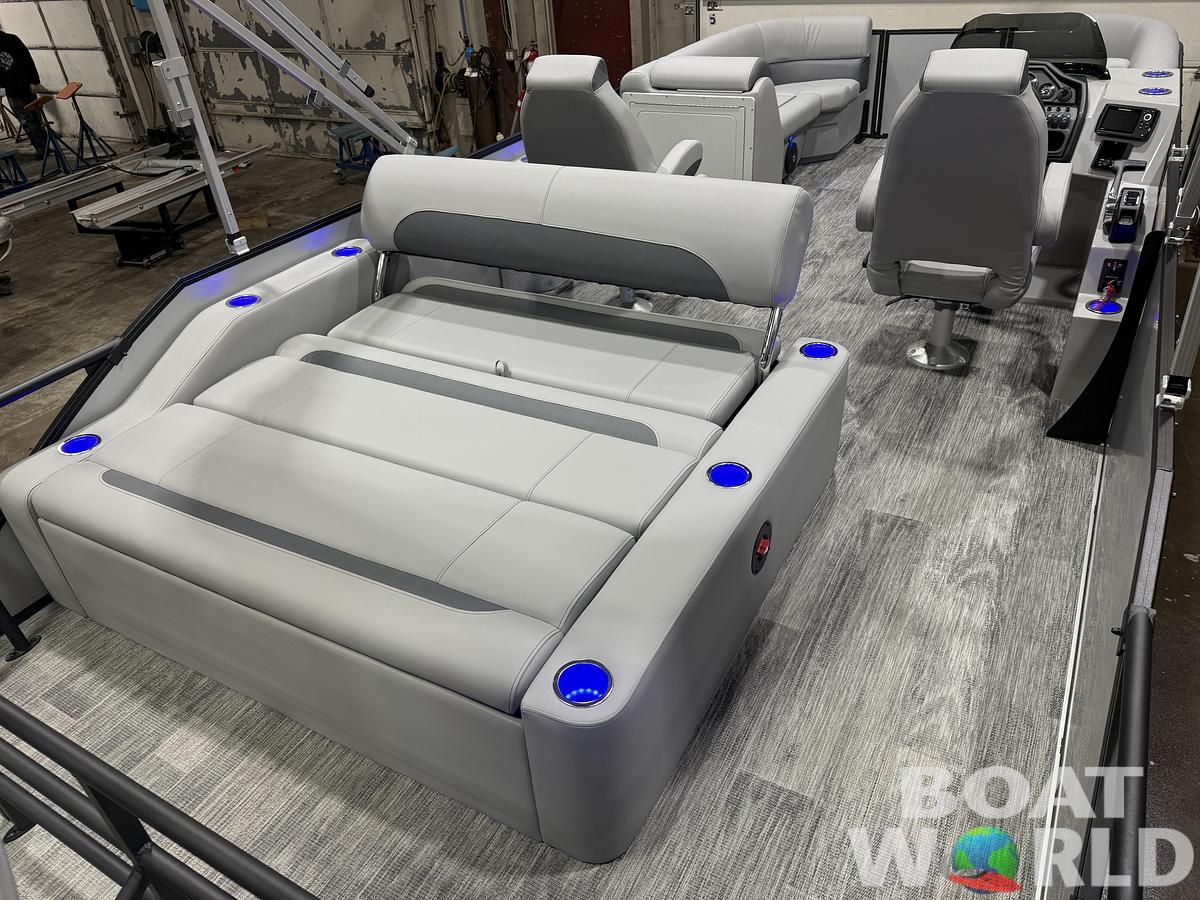 2026 Bentley Pontoons Legacy 220 Swingback 