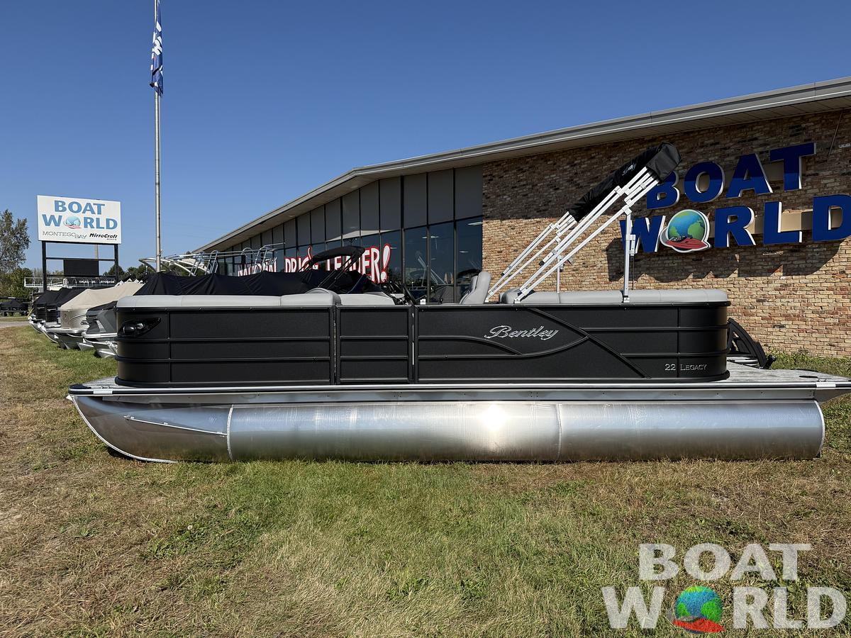 2026 Bentley Pontoons Legacy 220 Navigator Quad Lounge 