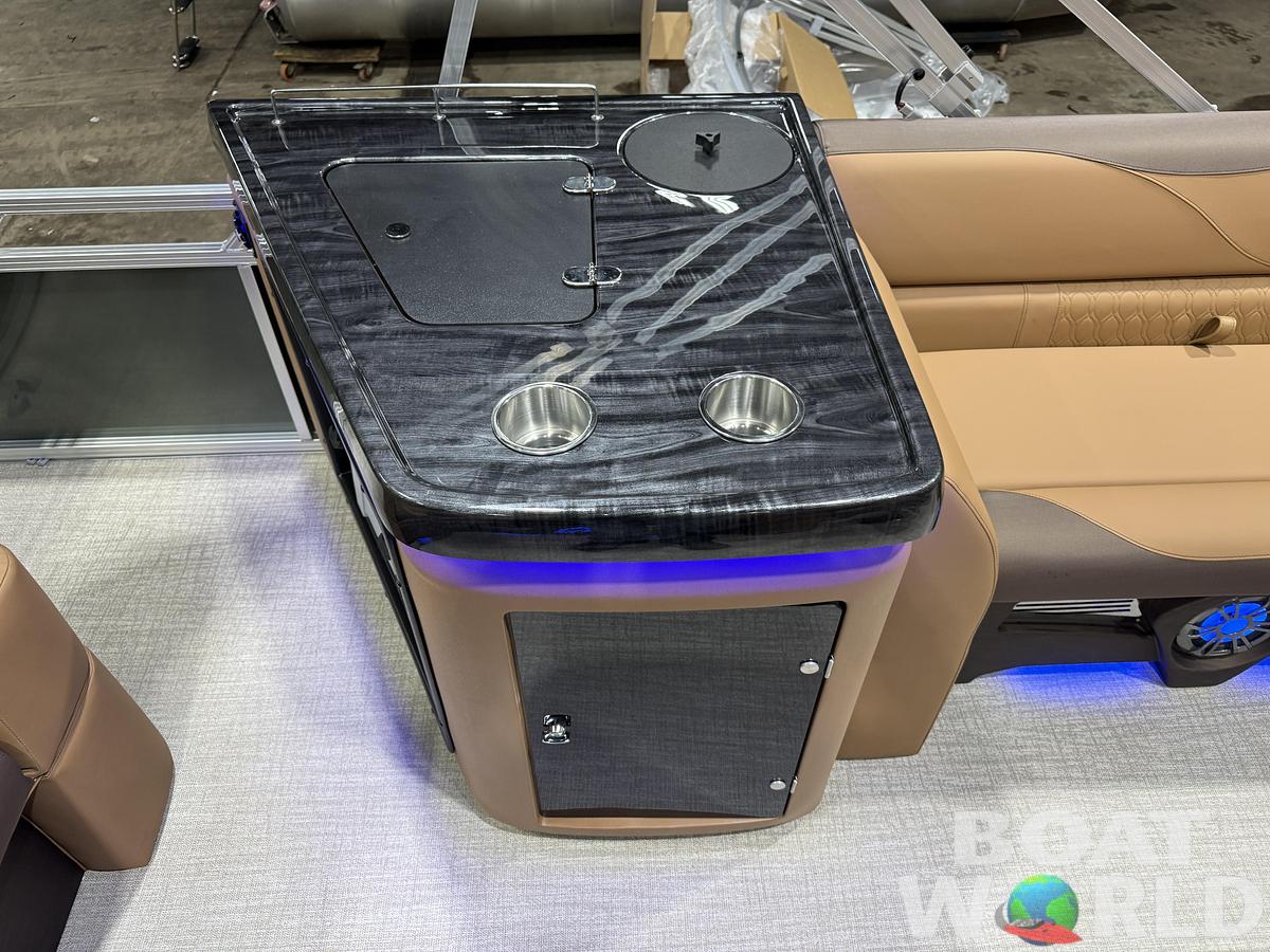 2026 Tahoe Pontoons LTZ 2385 Elite Windshield Tritoon 