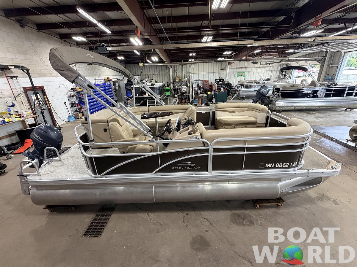 Used 2016 Bennington 20 SLM & 50HP Yamaha 4Stroke -$19,995