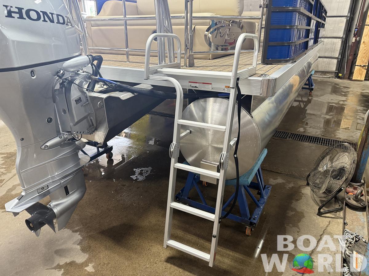 2023 Montego Bay NEW* 8524 Swingback Pontoon & 100HP 4-Stroke EFI