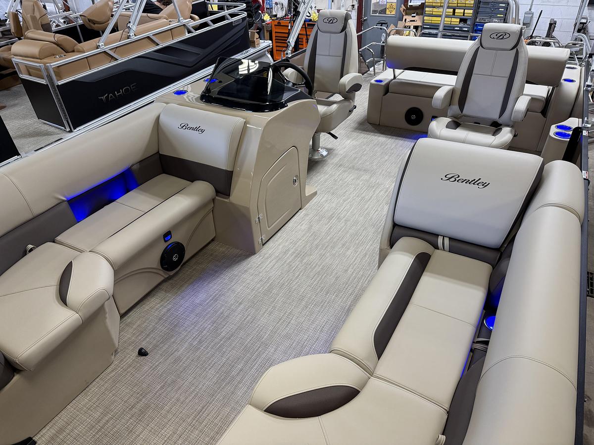 2025 Bentley Pontoons Legacy 223 Swingback Tritoon & Honda 4-Stroke EFI