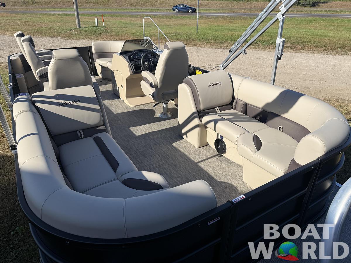 2026 Bentley Pontoons Legacy 220 Navigator DL Quad Lounge