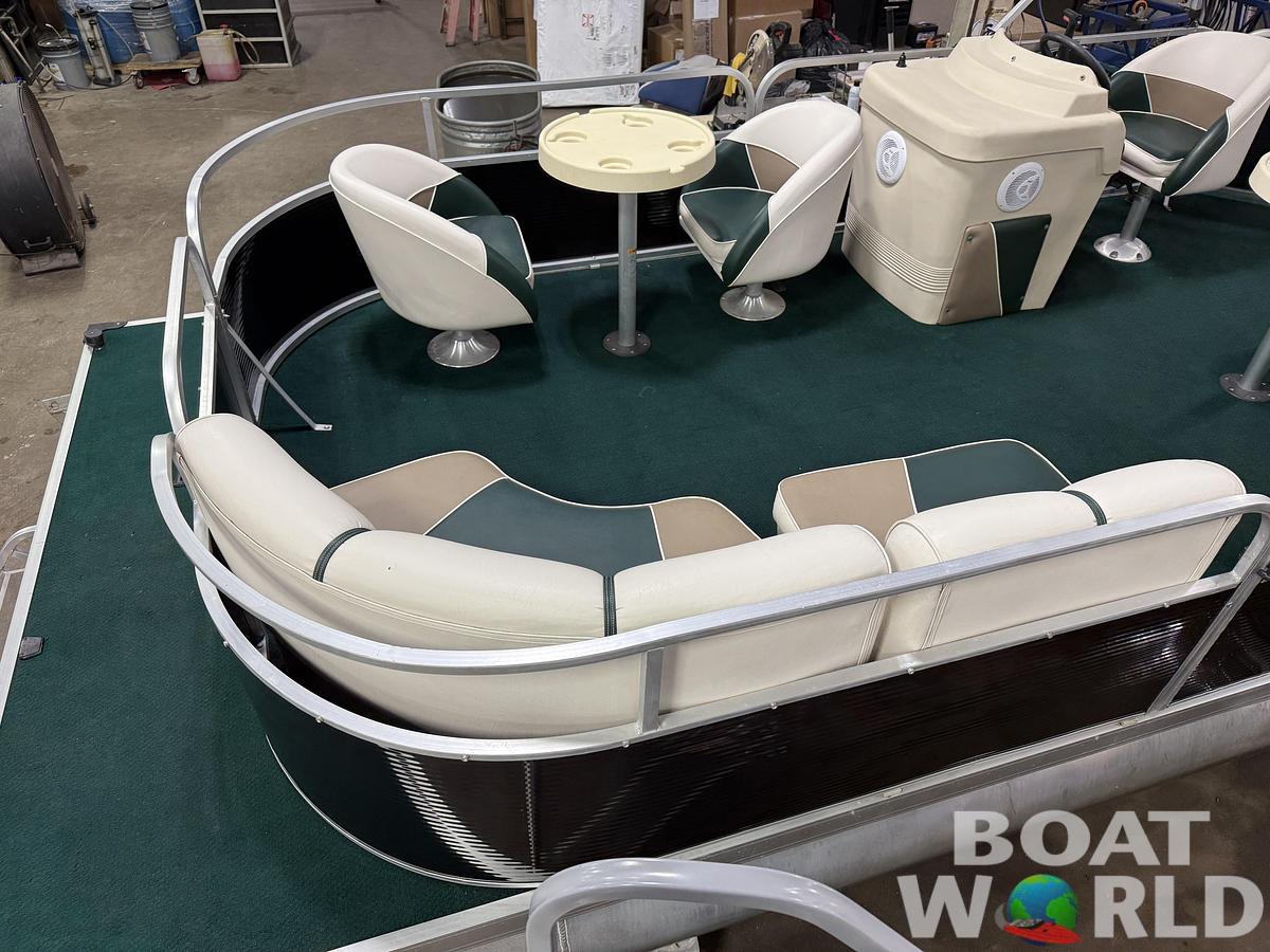 Used 2005 Leisure Island 2021 & 40HP