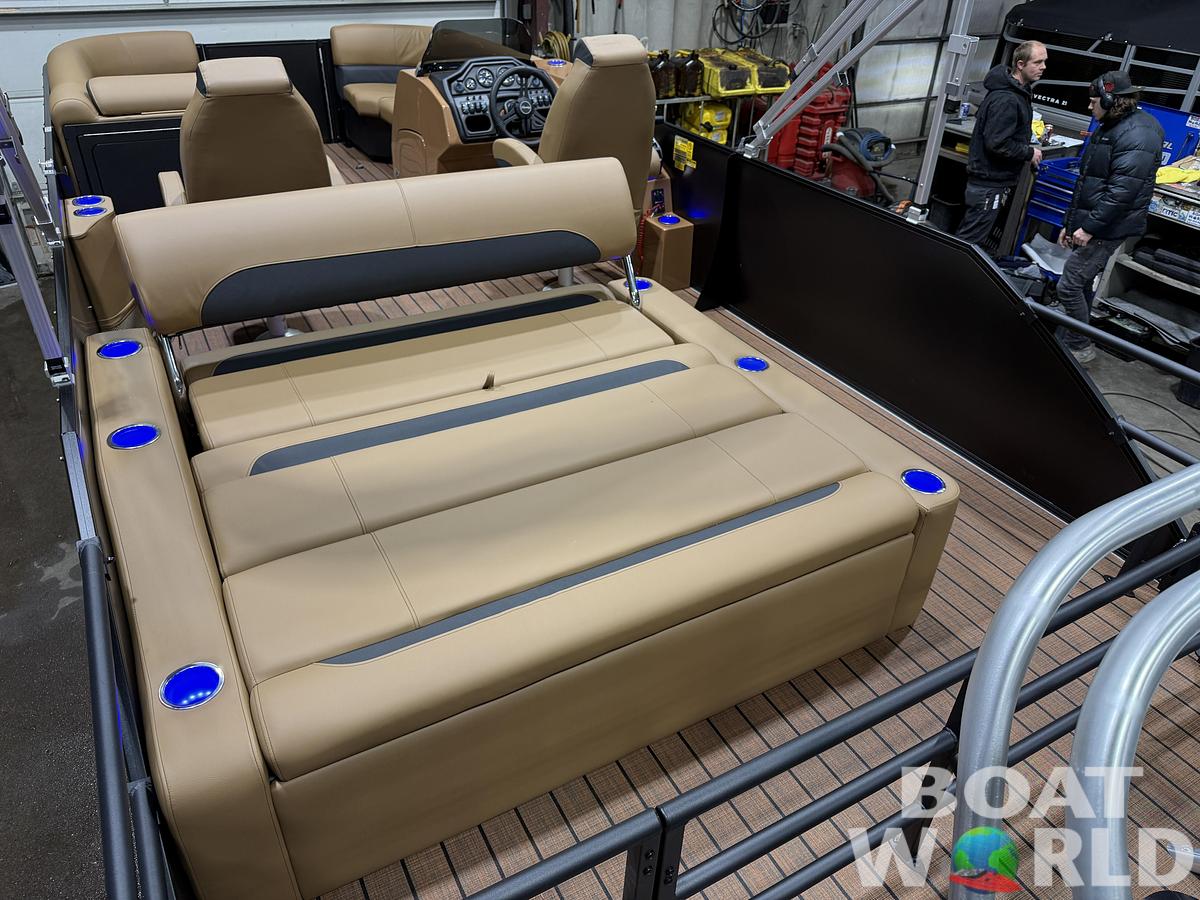 2026 Bentley Legacy 300hp Swingback 243 Tritoon $68995