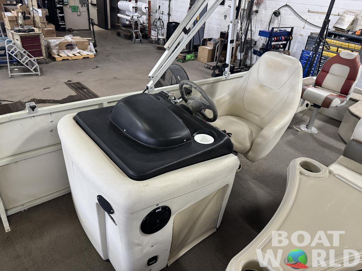 Used 2006 Crestliner 2285 CFI Pontoon