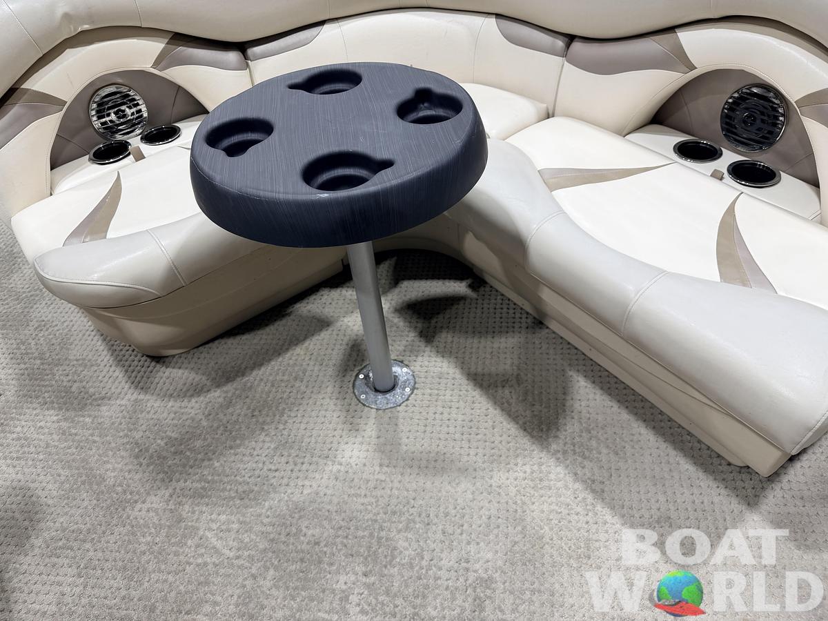 Used 2008 Sylvan Mirage 8520 Party Fish