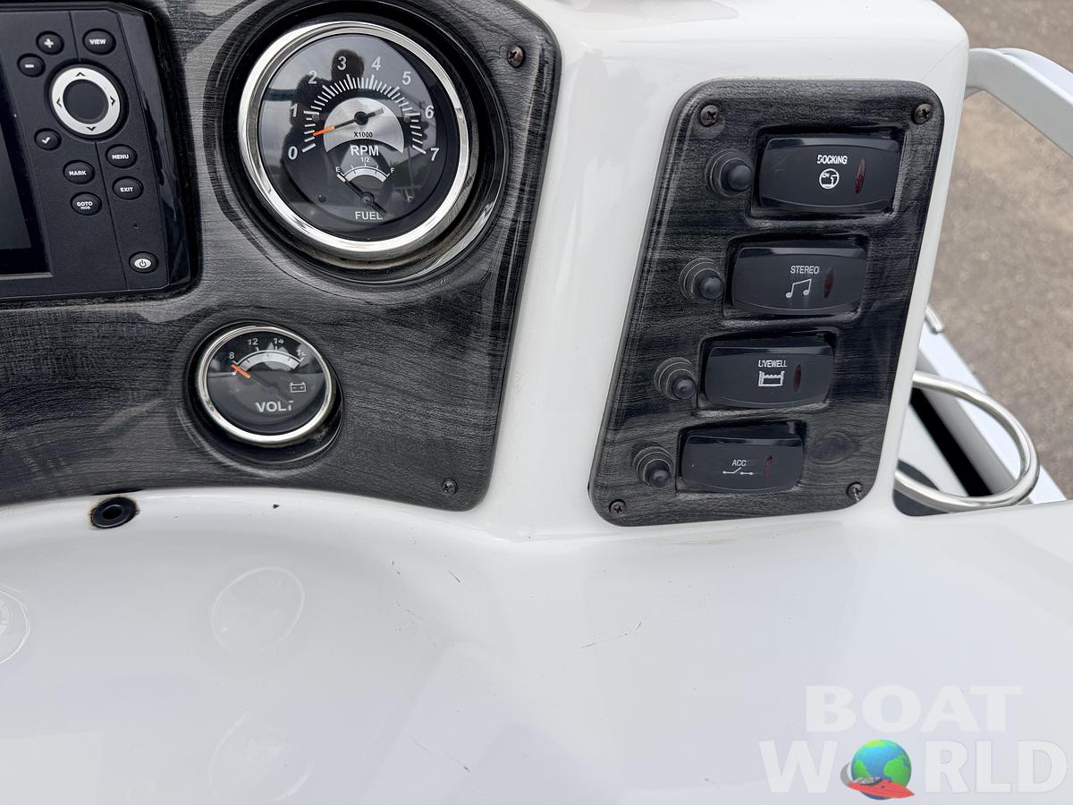 Used 2019 Qwest 822 LS Tritoon & 150HP Honda 4Stroke -$29,995