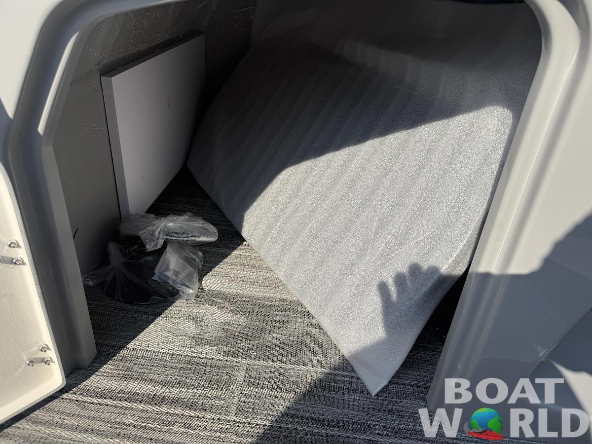 2026 Bentley Pontoons Legacy 223 Swingback Tritoon & Honda 4-Stroke EFI