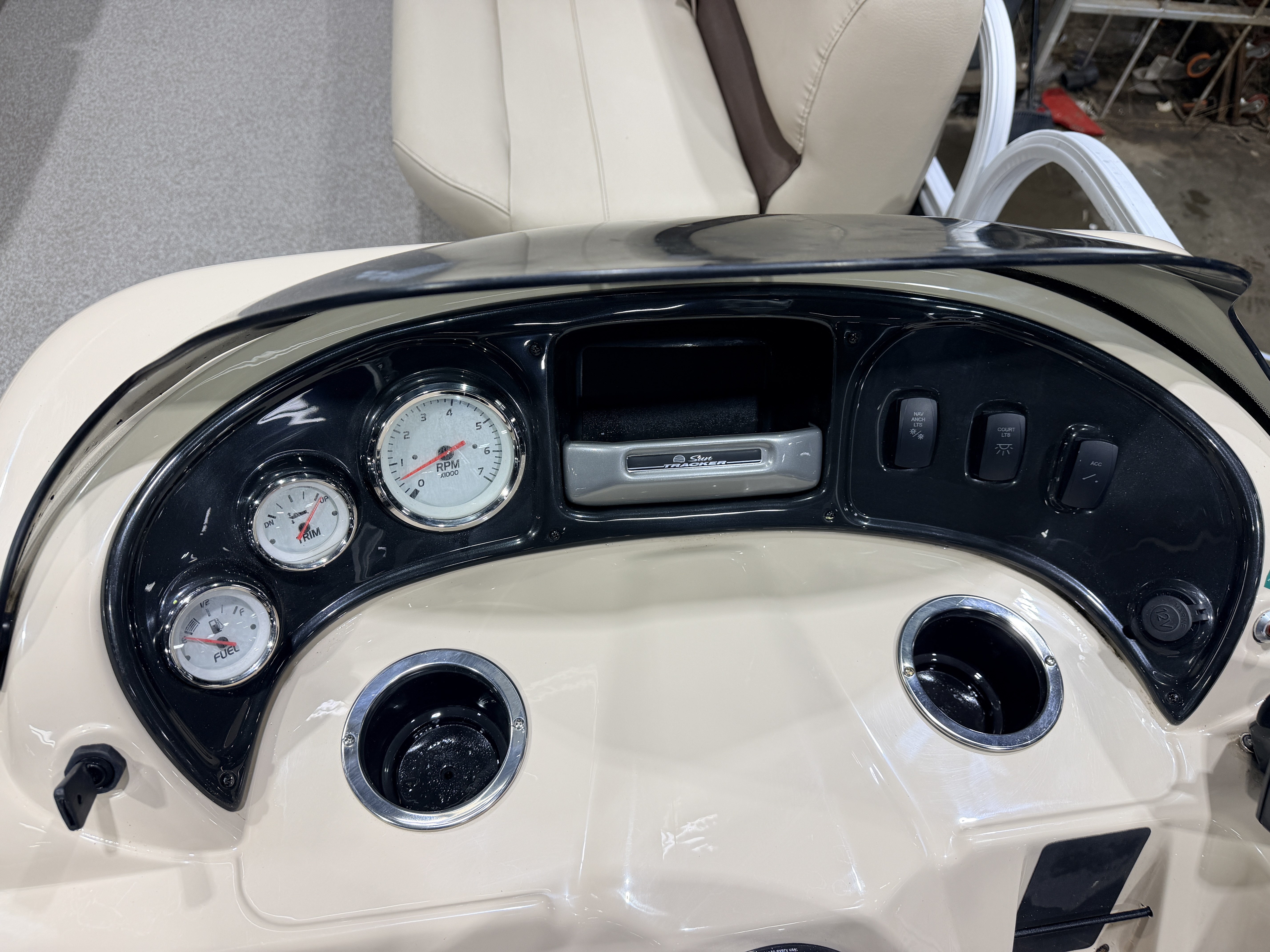 Used 2019 Sun Tracker Party Barge 18 DLX & 75HP Mercury 4Stroke -$21,995