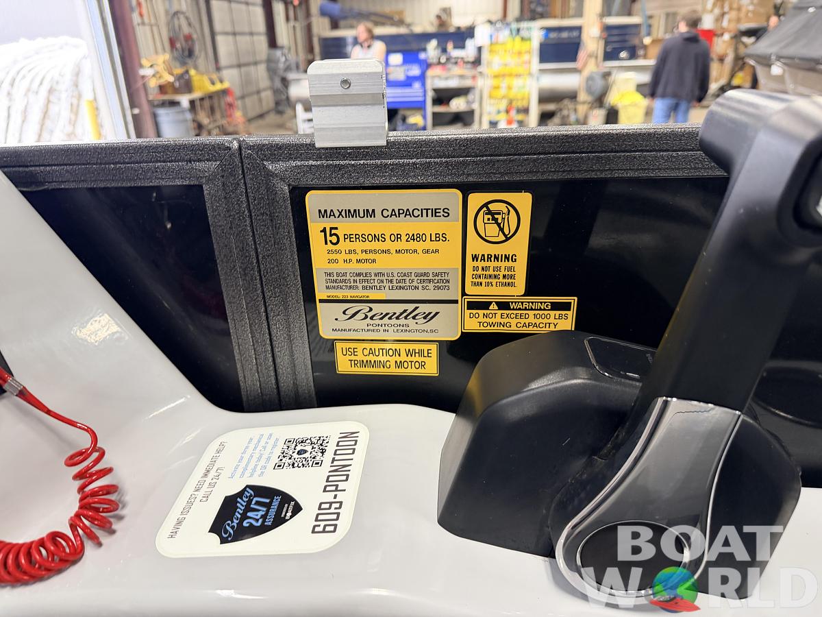 Used 2024 Bentley Legacy 223 150HP Navigator Tritoon - $47995