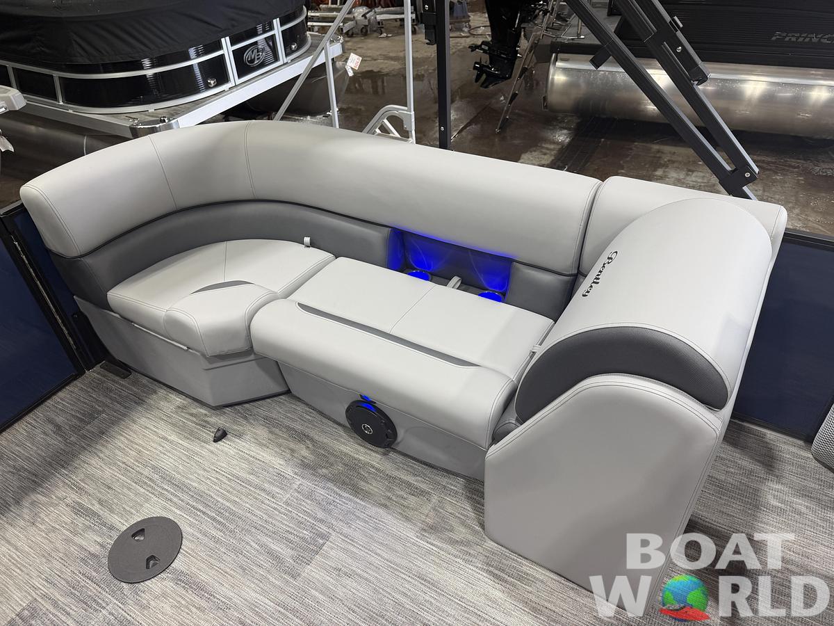 2026 Bentley 223 Navigator Quad Lounge Tritoon $50995